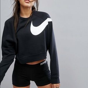Nike women swoosh versa sweatshirt black. Sz Large